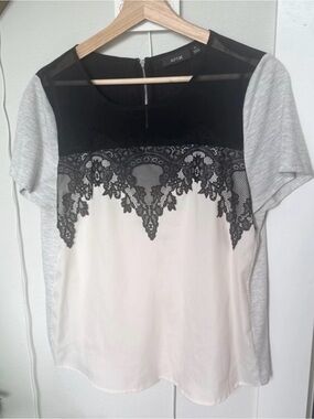 Apt. 9 Black Lace Yoke Cream Front Gray Heather Sleeves Top